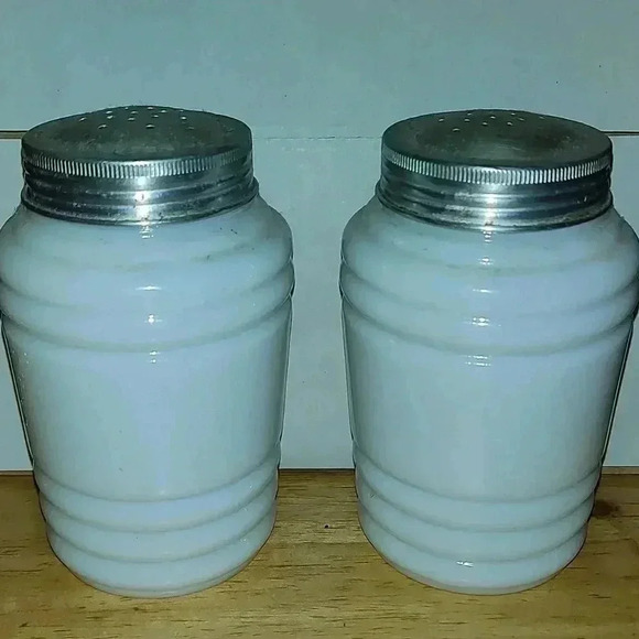Vintage Hazel Atlas Depression Milk Glass Salt and Pepper shaker set. - Picture 2 of 3